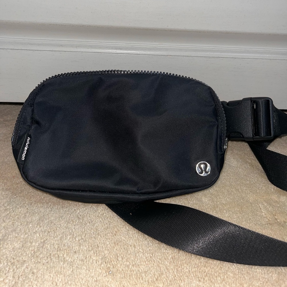 LULU LEMON BELT BAG WORN ONCE